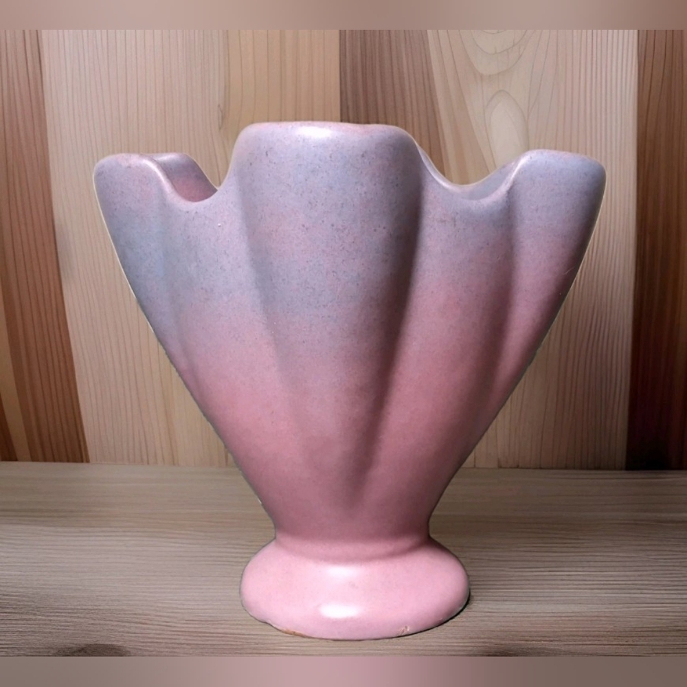 Vintage Niloak/Dickota Pottery Ozark Dawn Scalloped Vase